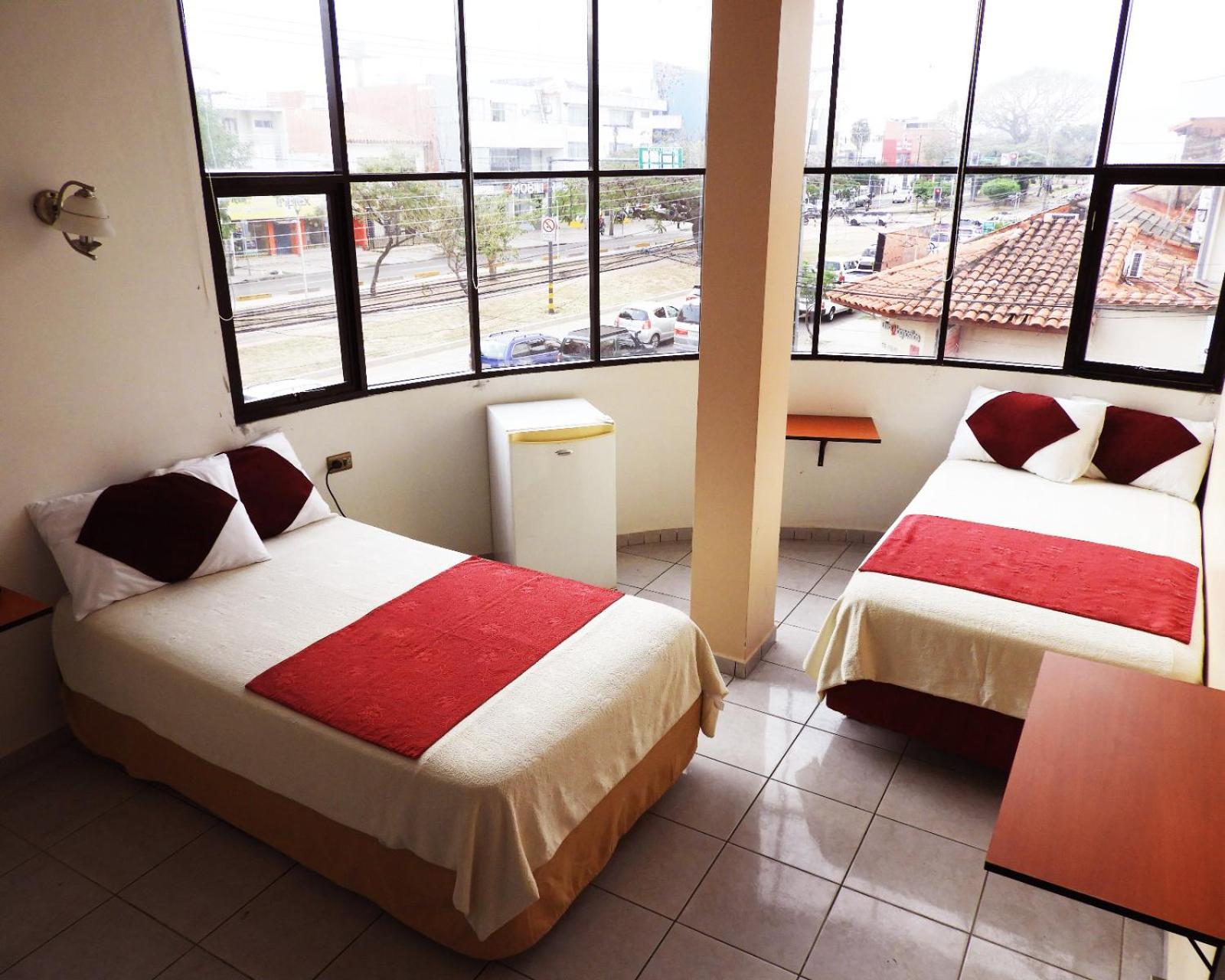 Hotel Plaza Center Санта Крус де ла Сиера Екстериор снимка