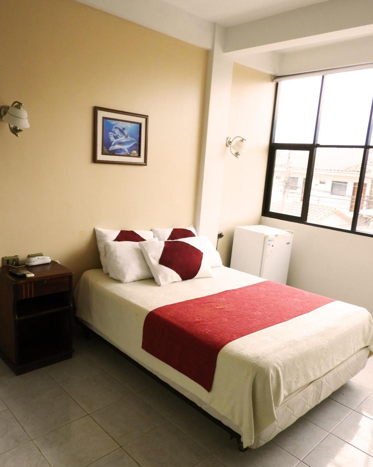 Hotel Plaza Center Санта Крус де ла Сиера Екстериор снимка